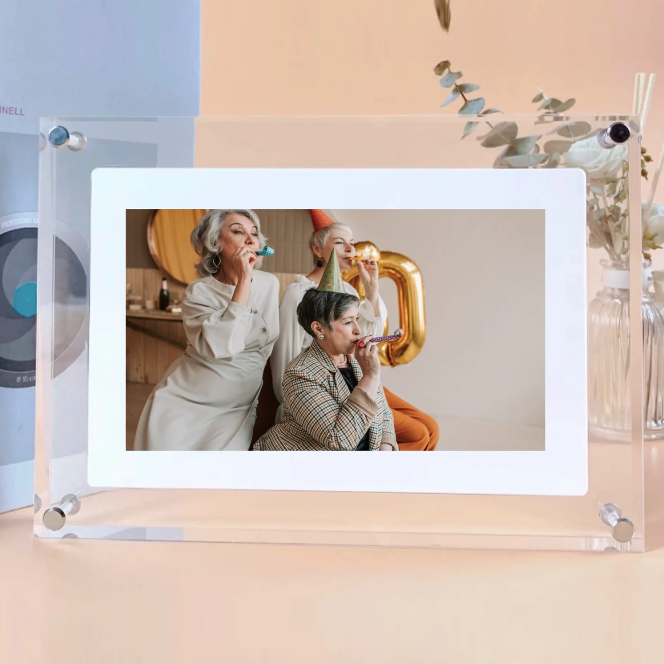 Dreamia - Plexiglass Video Frame